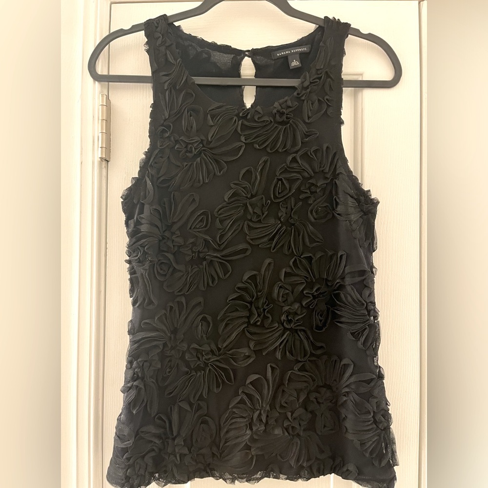 Banana Republic sleeveless top size Small.